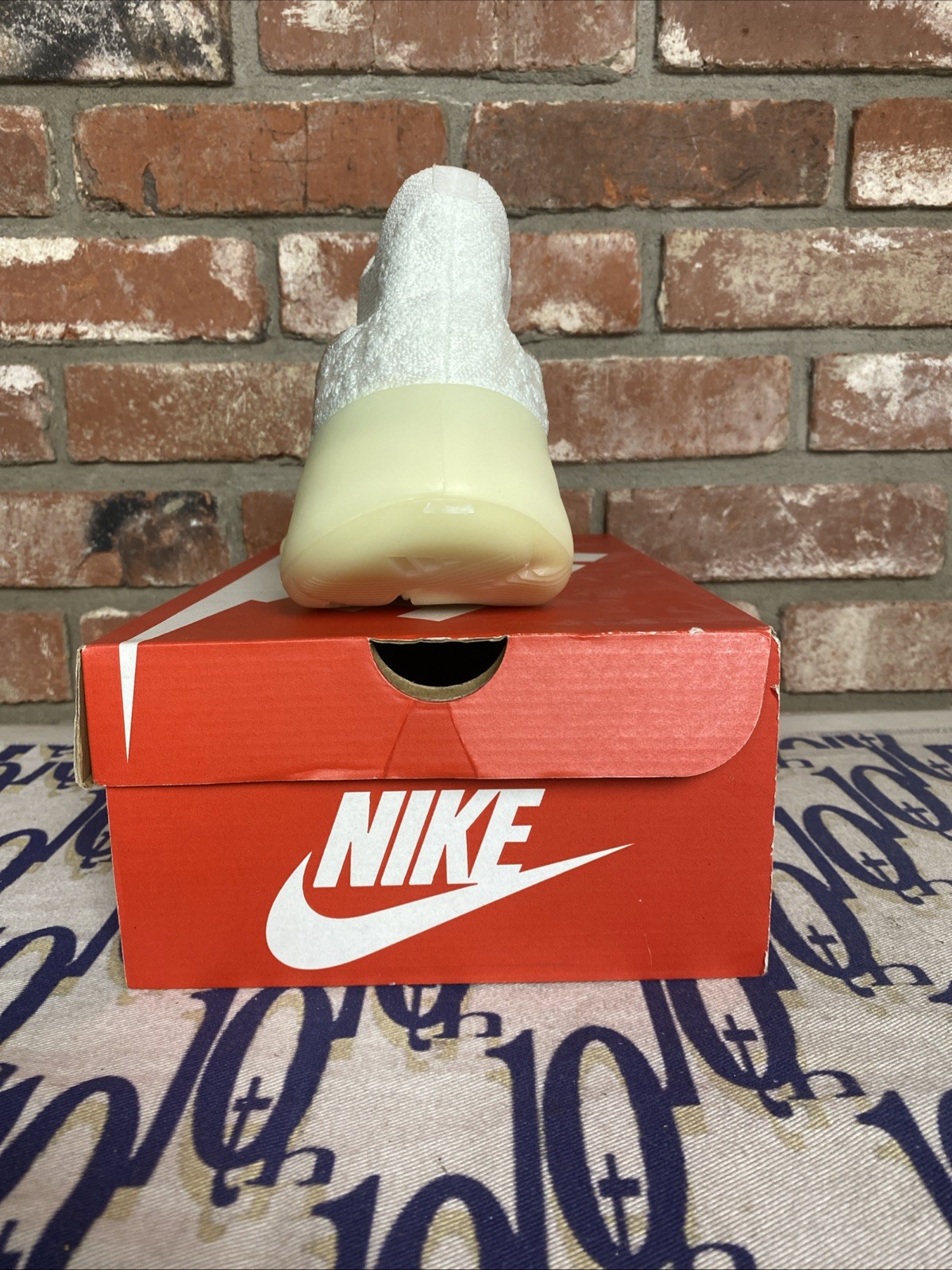 Size 10 Left Show Only – Adidas Men’s Yeezy Boost 380 Calcite Glow Brand New
