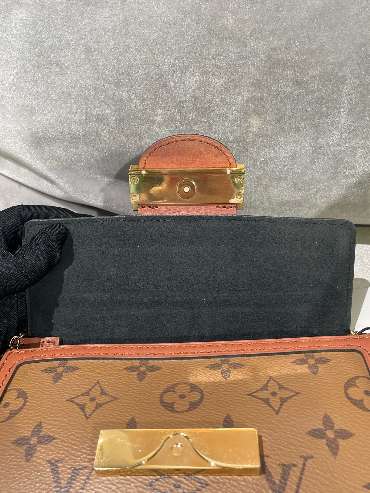 Louis Vuitton Pre-Owned Authentic Dauphine Chain Bag M68746 18.5 x 12 x 5