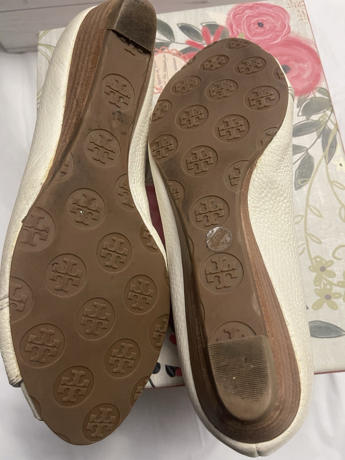 Tory Burch Women’s Ivory Leather Peep Toe Wedge Heels Slip-On Logo Size 8