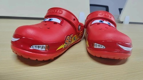 NEW Kid’s LIGHT-UP Lightning McQueen Croc NWT Kid Shoe Clog Disney C8-J3 Sizes