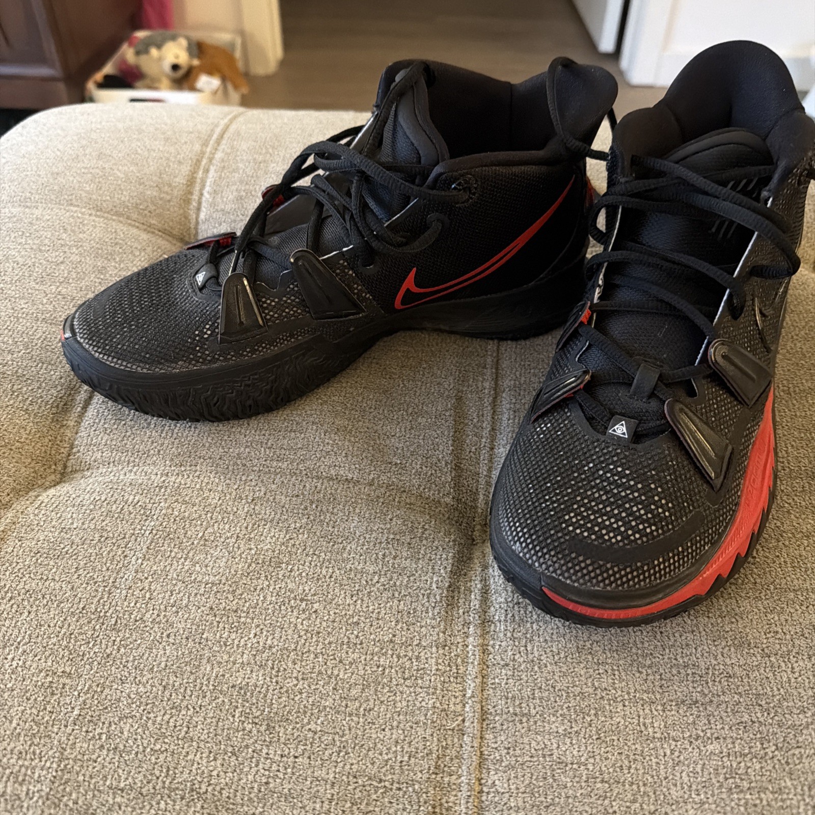 Nike Kyrie 7 Bred Black University Red Basketball Shoes CQ9326-001 Mens Size 9