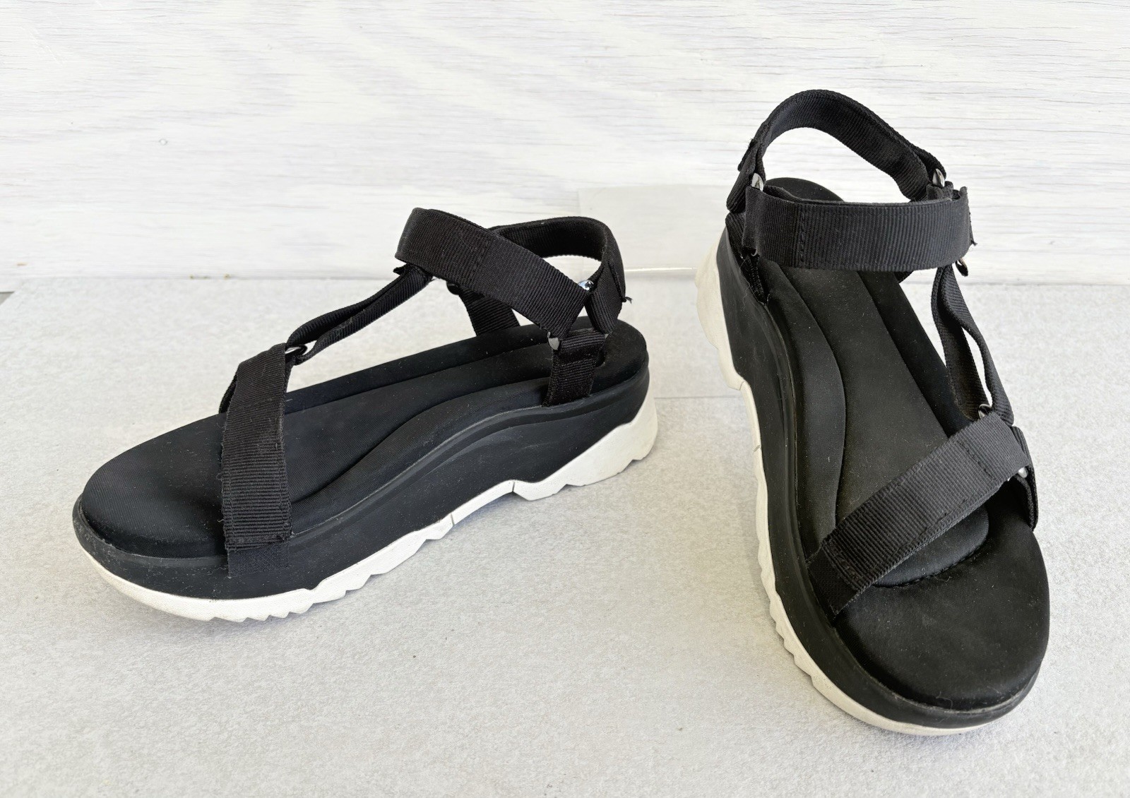 Teva Women’s Jadito Adjustable Black & White Strappy Platform Sandals Size 8