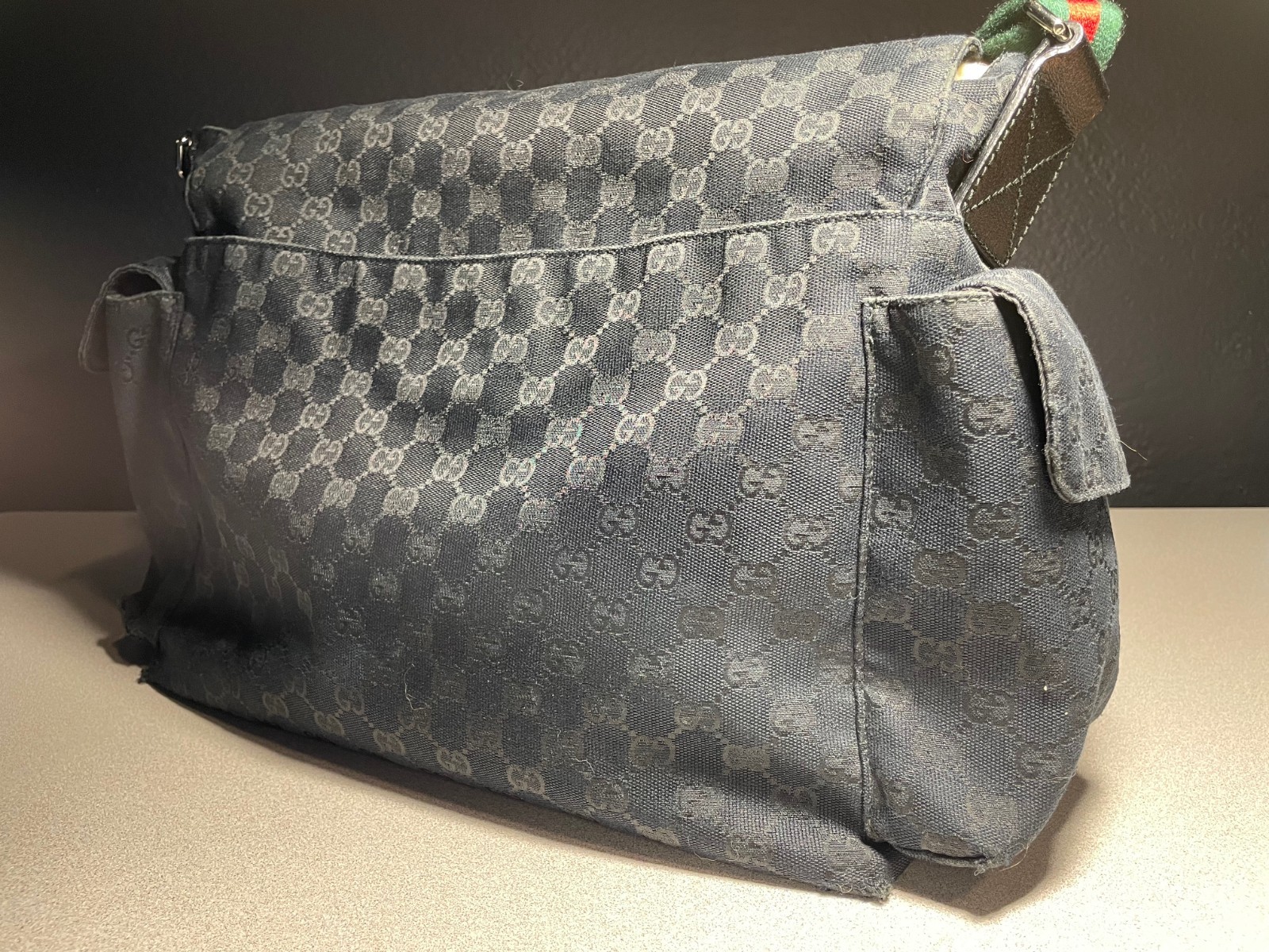 gucci GG monogram jacquard canvas diaper bag red/green strap BLACK