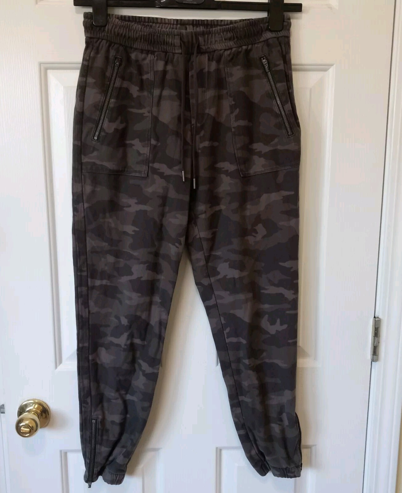 ATHLETA Women’s Green Camo Cotton Spandex Joggers Walking Everyday Size 6