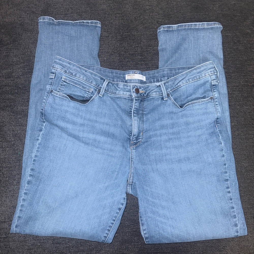 Levi Strauss Totally Shaping Straight Jeans Size 18L W34 L34 Stretch Light Wash