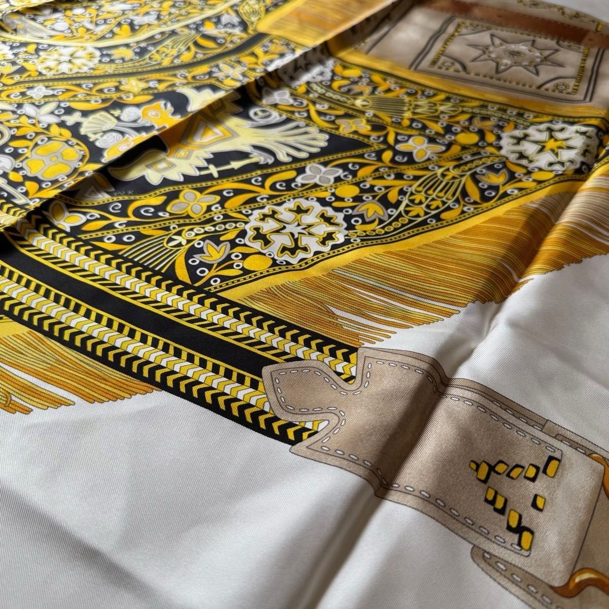 HERMES H003682S Carré90 SilkScarf Selle des Steppes White Yellow Black 90x90cm