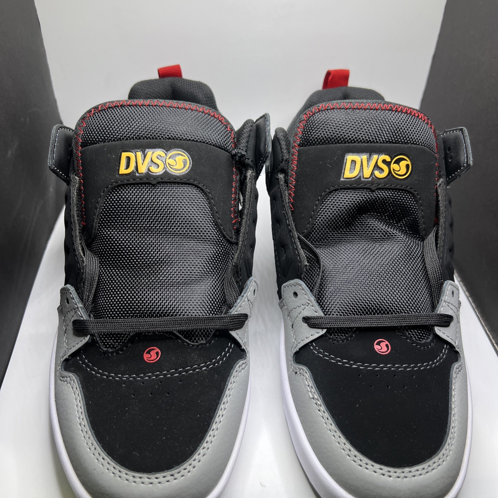Mens DVS Comanche Skate Shoe Black Charcoal Gold Size 9.5