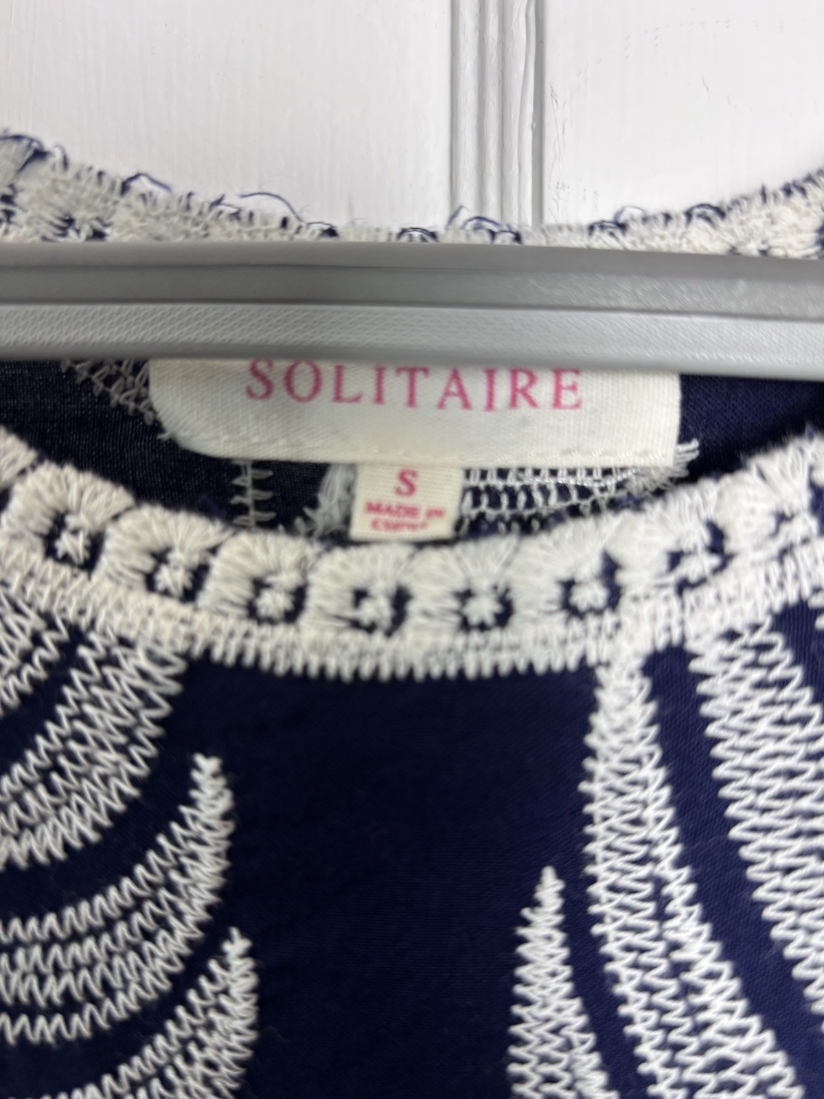 Solitaire Women’s Navy & White Leaf/Botanical Blouse Size S