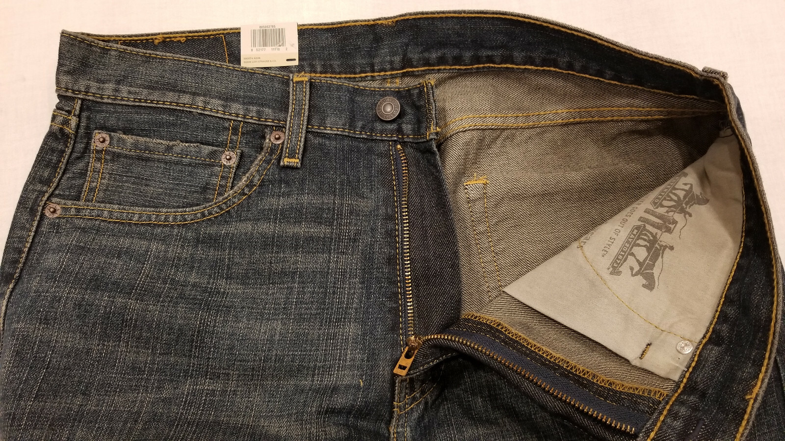 Levi’s 505 Men’s Regular Fit Jeans Range Size: 31,32,33,34,36,38,40 #005052765