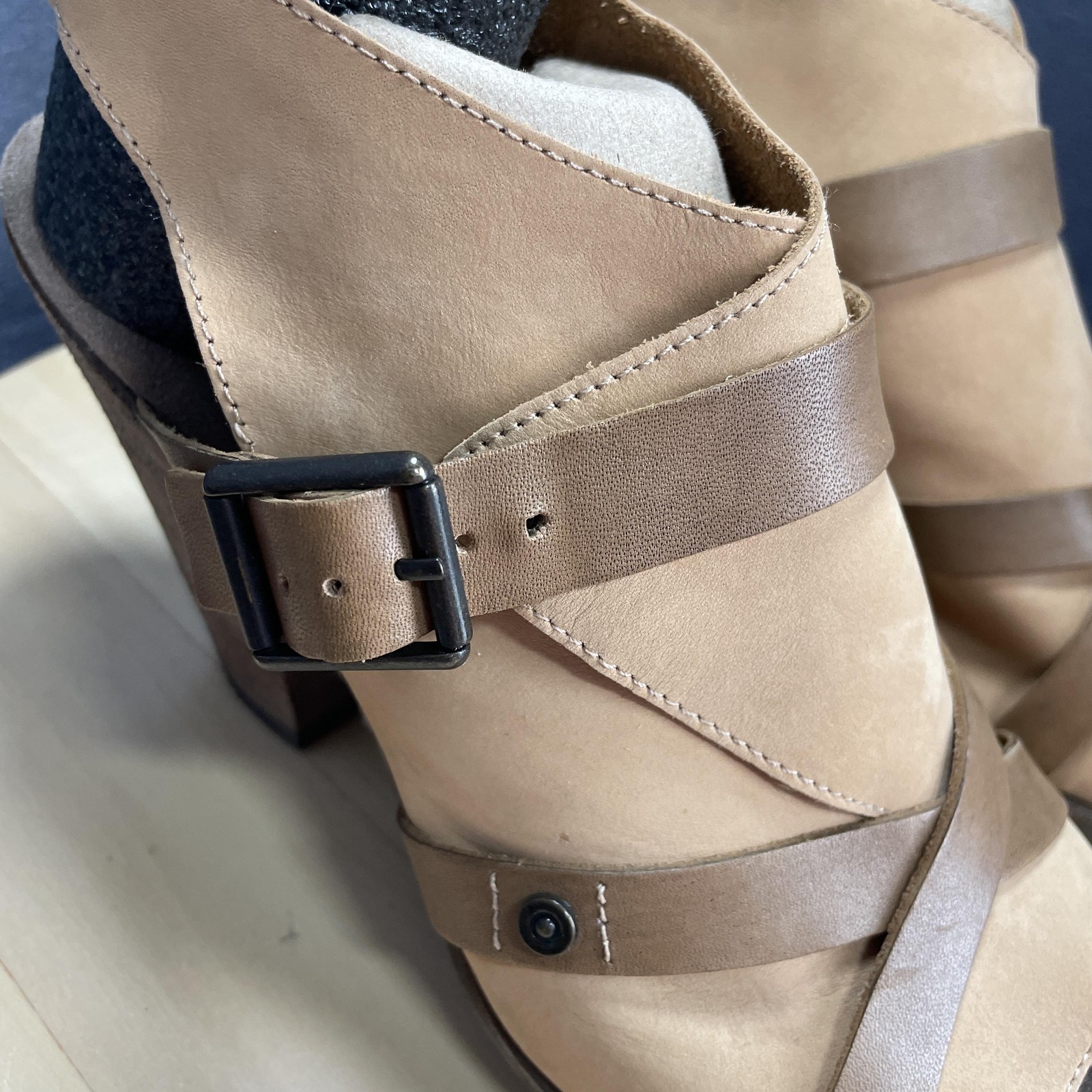 OTBT Strappy Leather Heel ESTIMATED Womens Sz 10?? Beige Tan Lt Brown Wrap