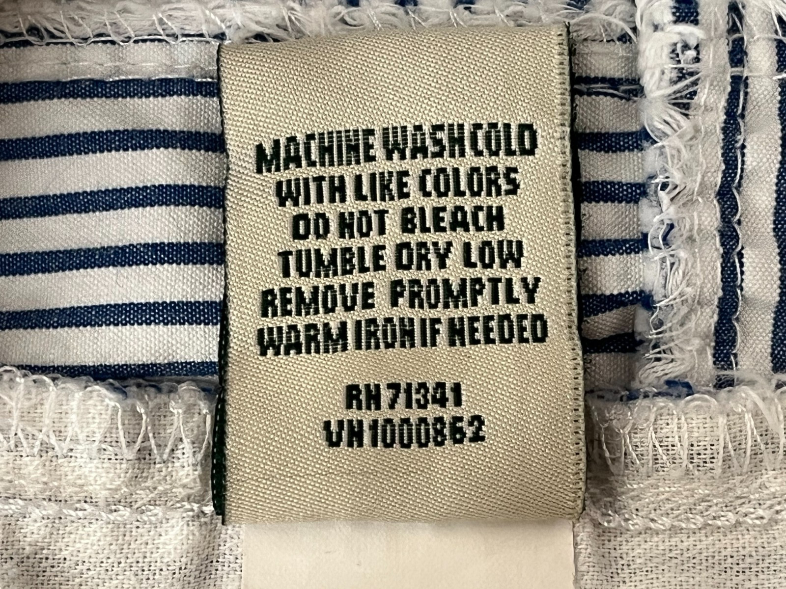 LL Bean Favorite Fit Blue White Striped Seersucker Short Women’s Size 18 Reg