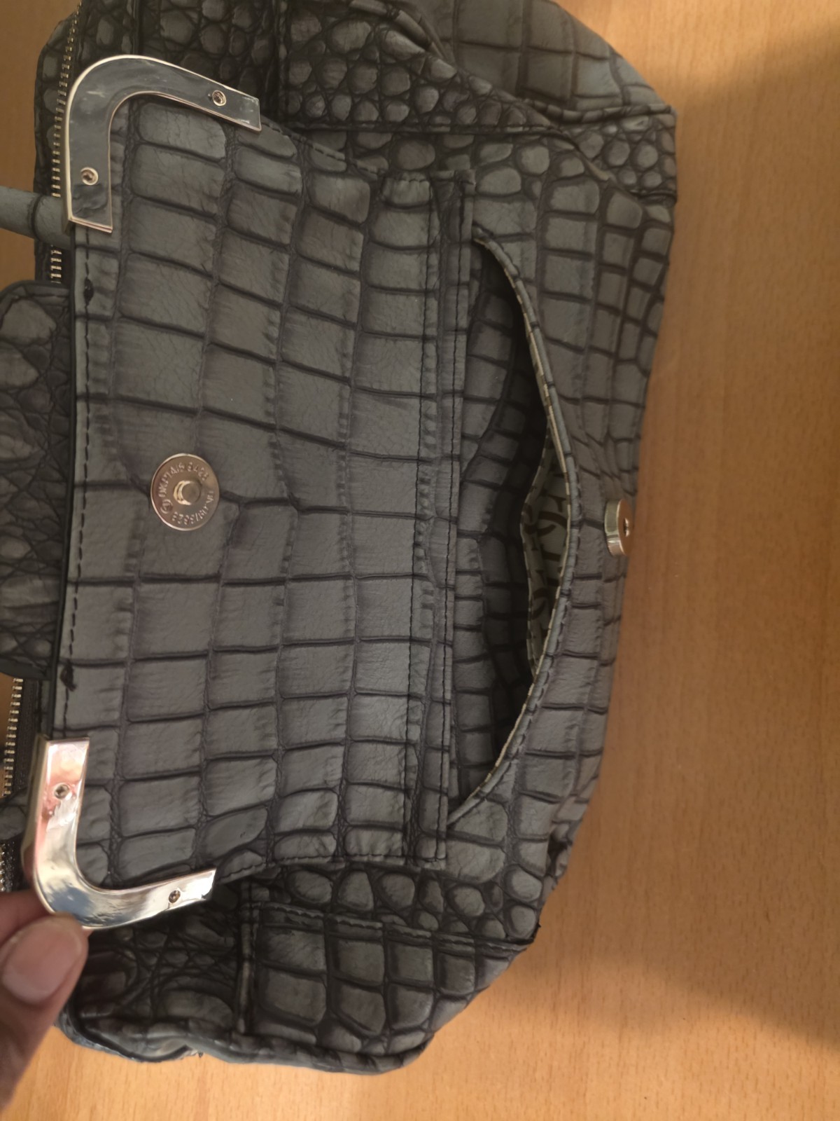 GUESS Gray/Black Croc Embossed Satchel Top Handle Bag With Wallet