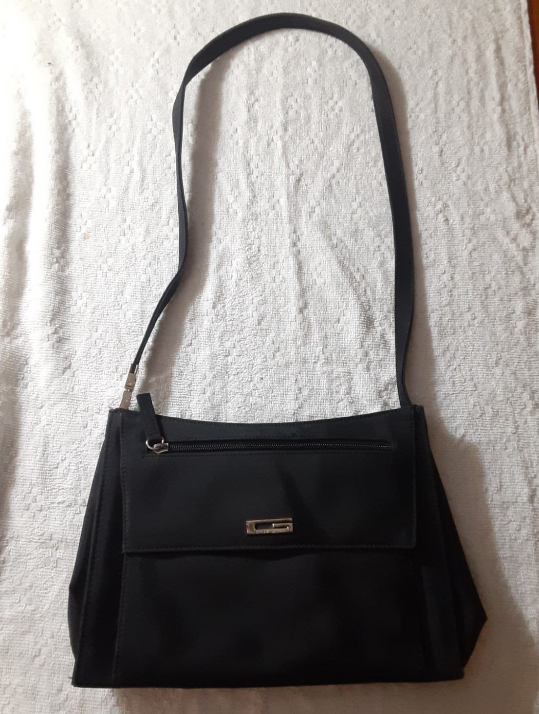 Guess Black Nylon Shoulder Bag – Silver Logo Accent, Zip Pocket 10x7x3″