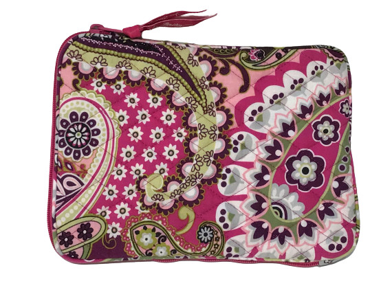 z VERA BRADLEY Very Berry Tablet Sleeve 6.25 in x 8.5 in x .75 in Zip Close
