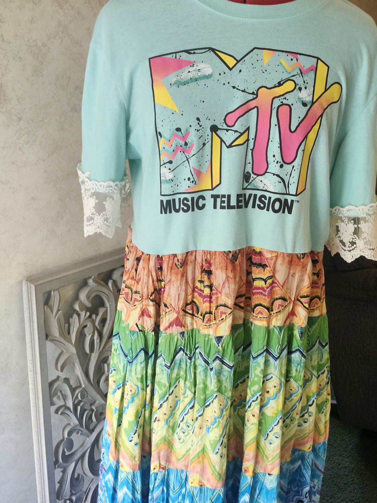 Womens MTV Graphic Print Multicolor Long T-Shirt Dress M Lace Trim Short Sleeve