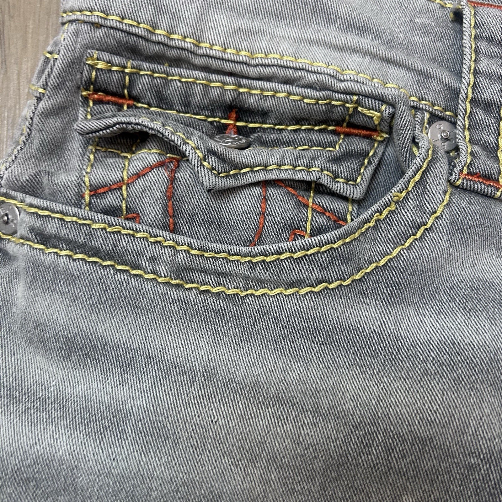 True Religion Geno Slim Mens Jeans Gray Wash Relaxed Denim Red Big T Stitching