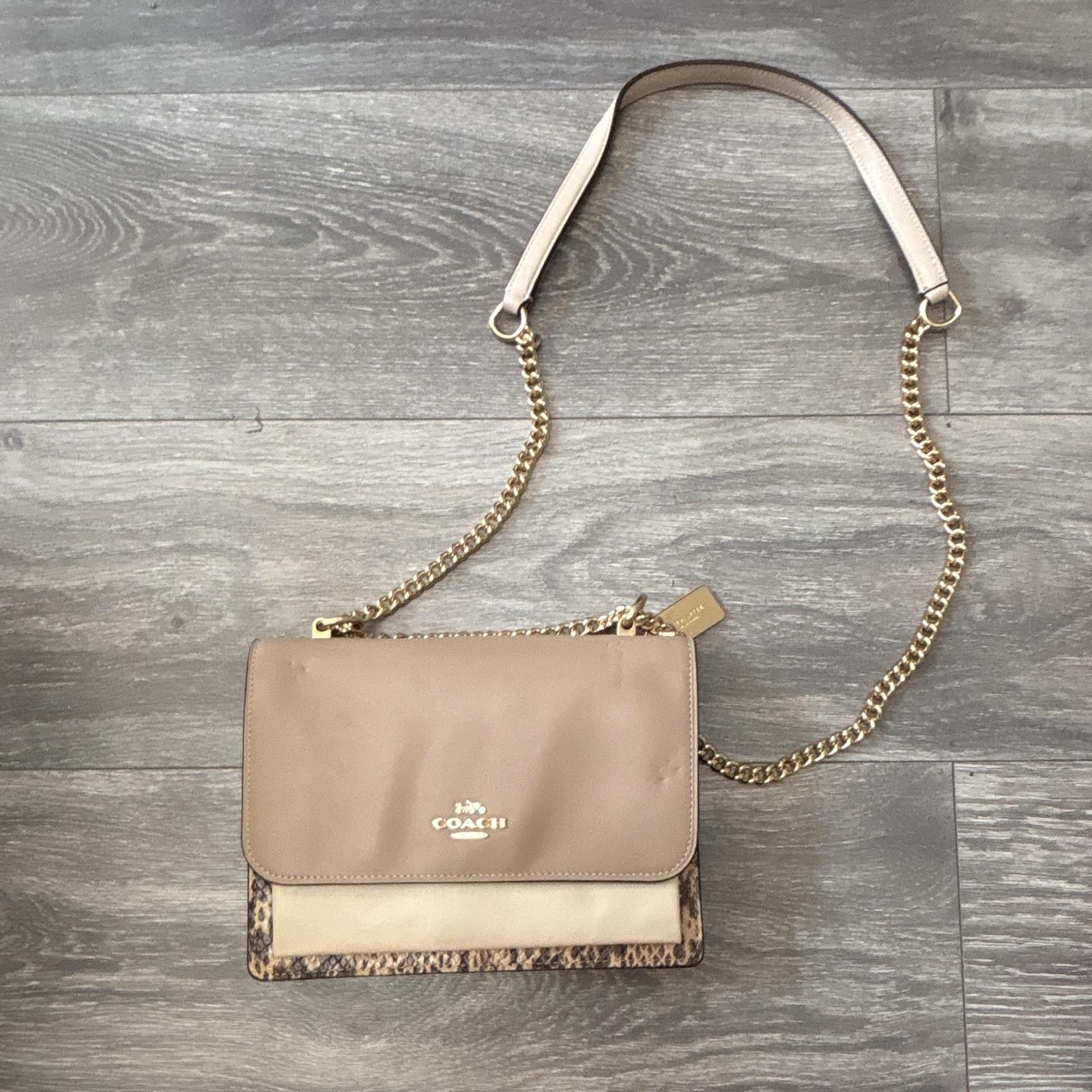 Coach Beige Cream Snake Print Shoulder Bag Chain Strap, Zip/Magnetic, Pockets
