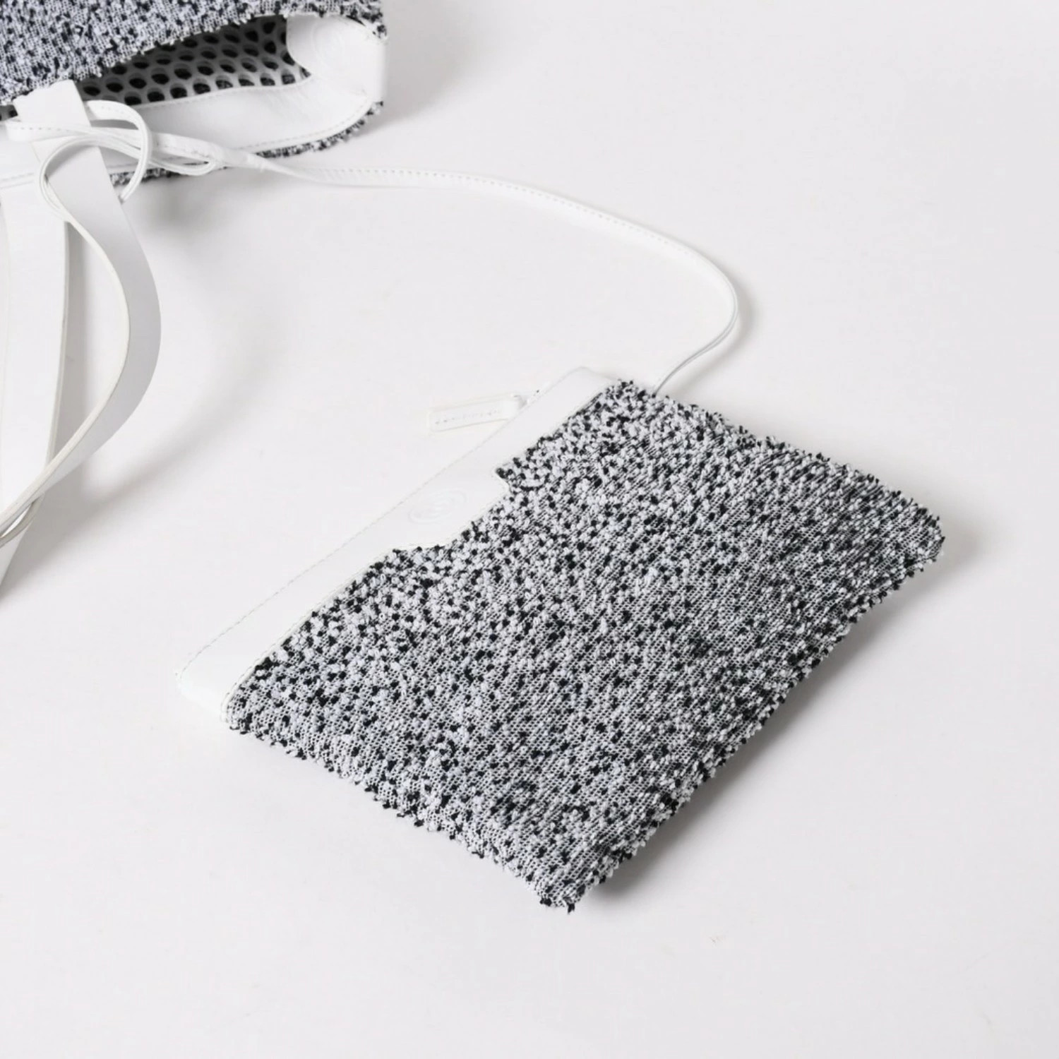 Chanel Cruise Collection Pile Beach Bag Terry Cloth Coco Tote A7333a003517 r0_06
