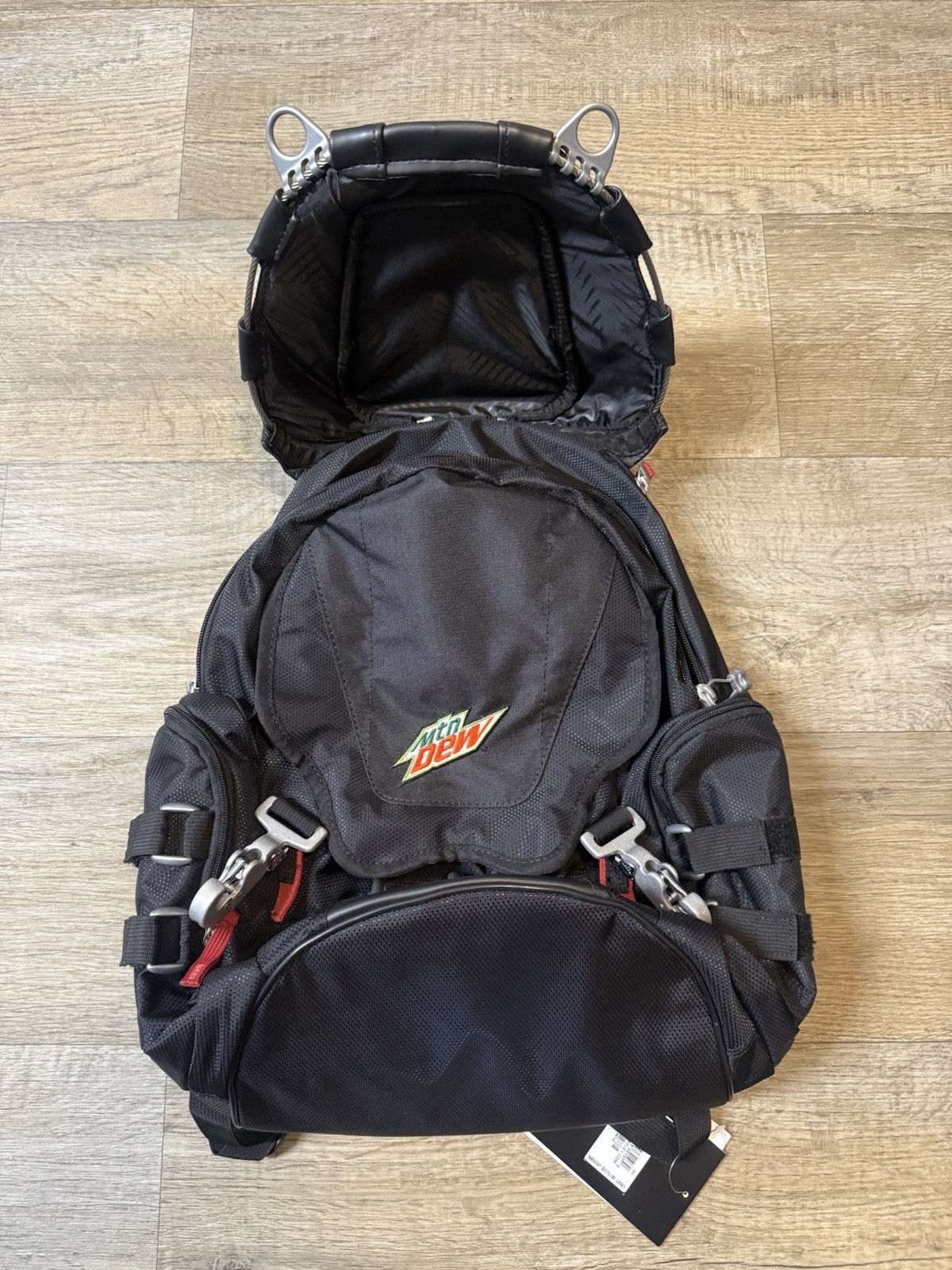 Oakley Kitchen Sink Backpack 23L Capacity – 923560DM-001- New with Tag Black