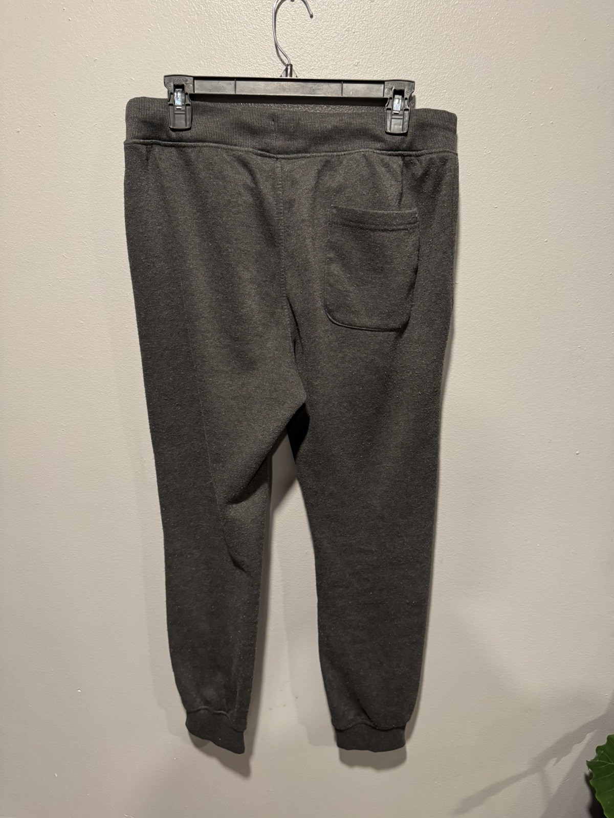 2 Pairs of Men’s Black & Dark Gray Sweatpants Joggers Lot (Hurley & SP Active)