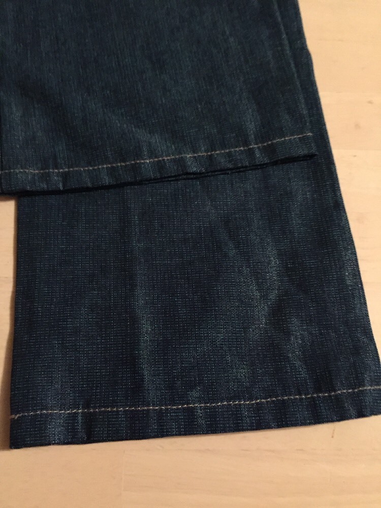 Guess ? Women’s Jeans Original Design Tapered High Waist Lightweight 28 X 31 NWT