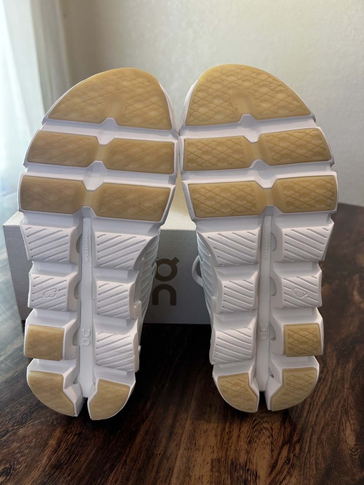 NEW On Cloudswift 4 Women’s White Left Size 9 Right Size 8.5 (Mismatched Pair)