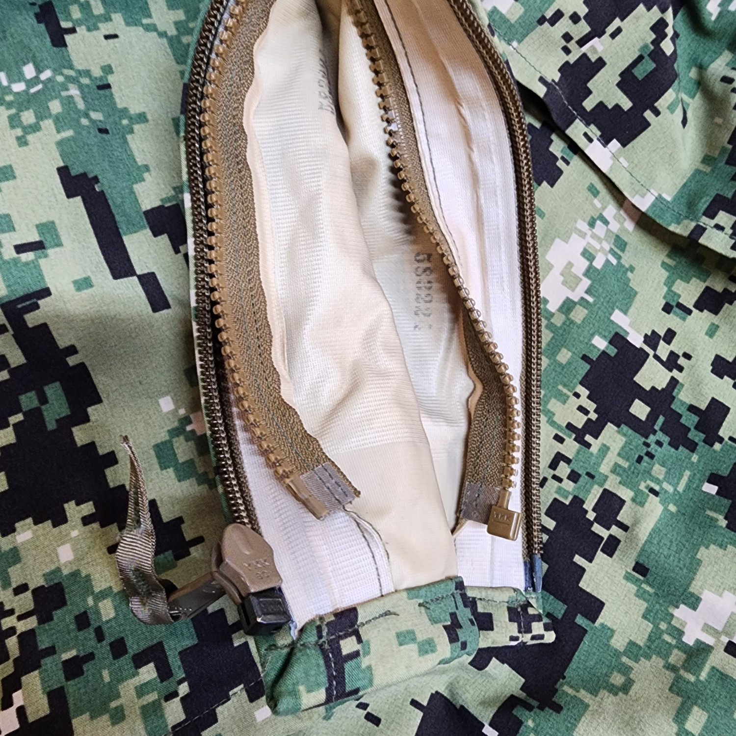 US Navy AOR2 (NWU) Type III Gore-Tex® CW Parka-Used Serviceable *mocinc.1982*