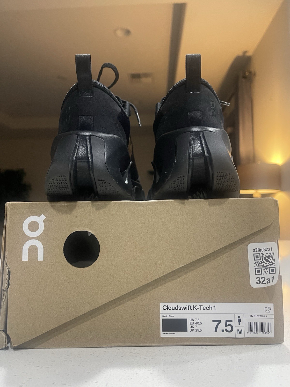 K Tech 1 ON 1 BLACK MENS 7.5