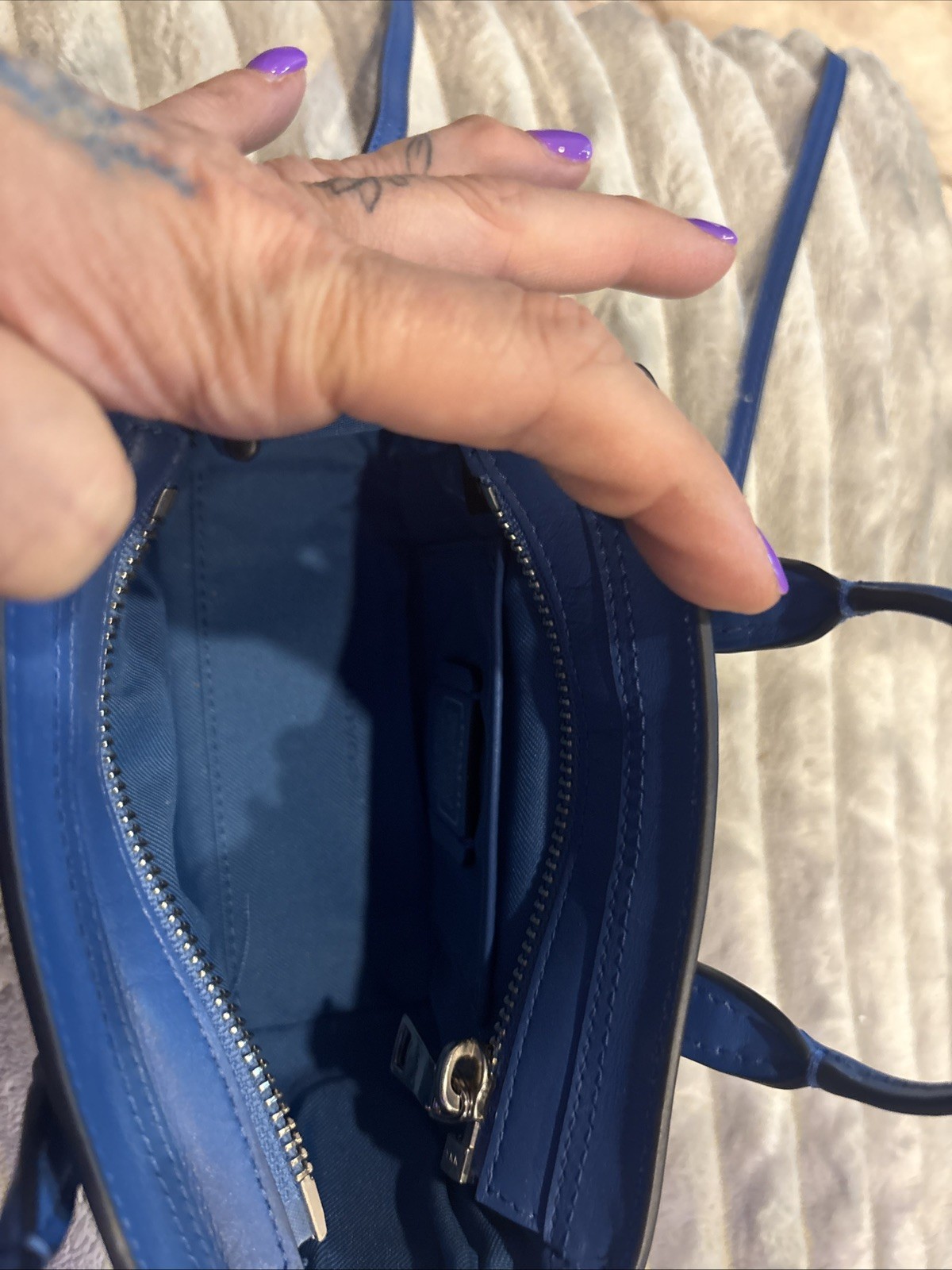 COACH SWAGGER 15 IN PEBBLE LEATHER WITH OMBRE RIVETS (COACH F57138)