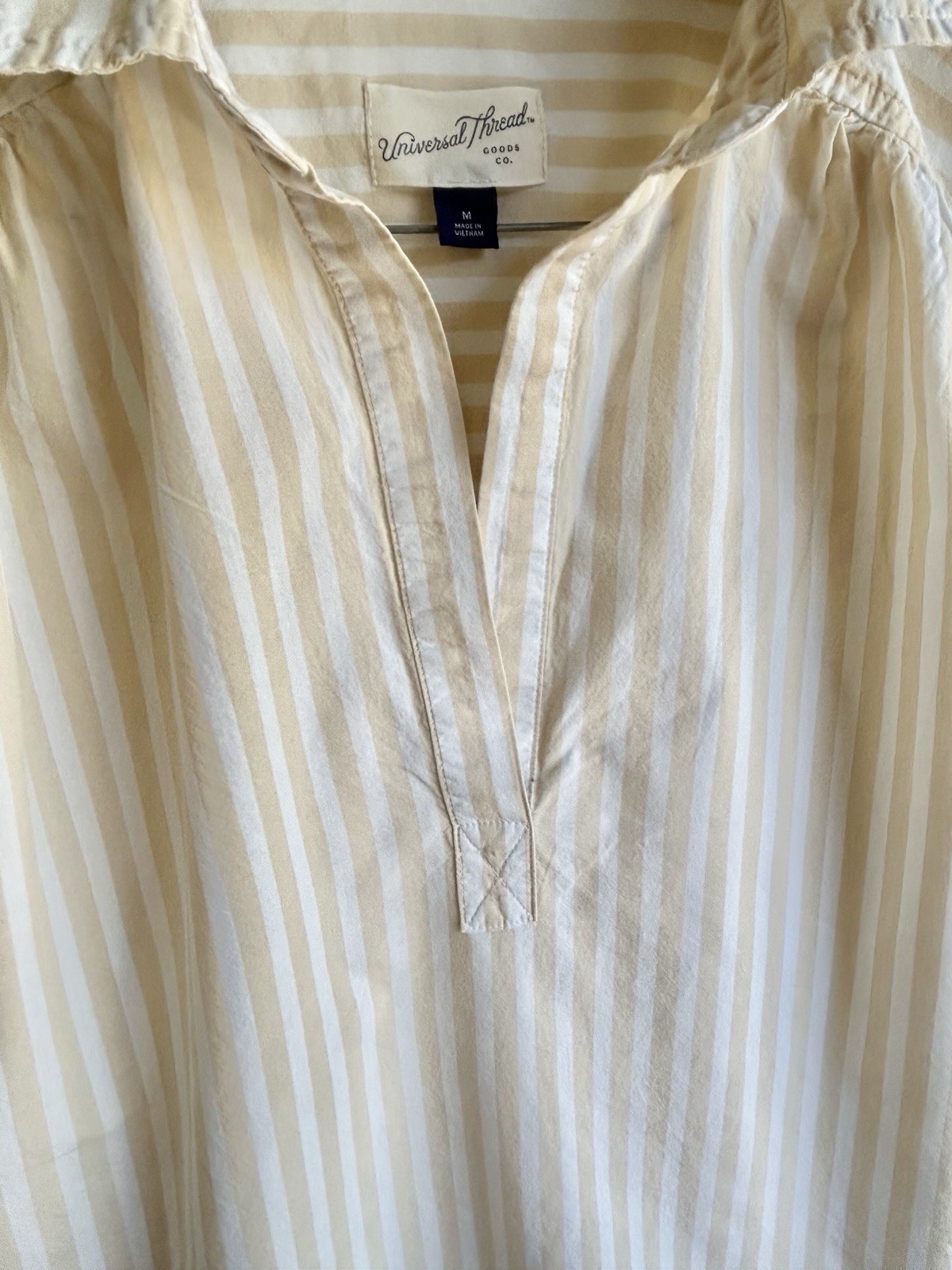 Universal Thread Women’s Striped Split -neck Crop Blouse Yellow &white Size M