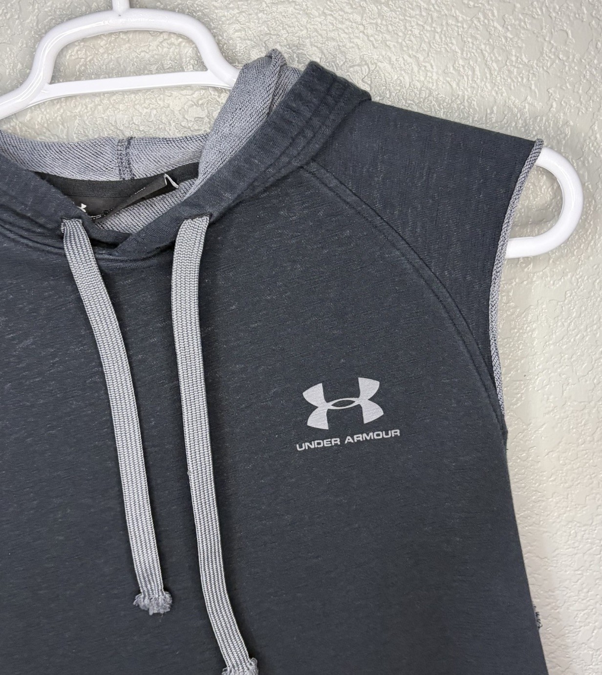 Under Armour Hoodie Mens Large Black Sleeveless Pullover Vest Kangaroo Pocket