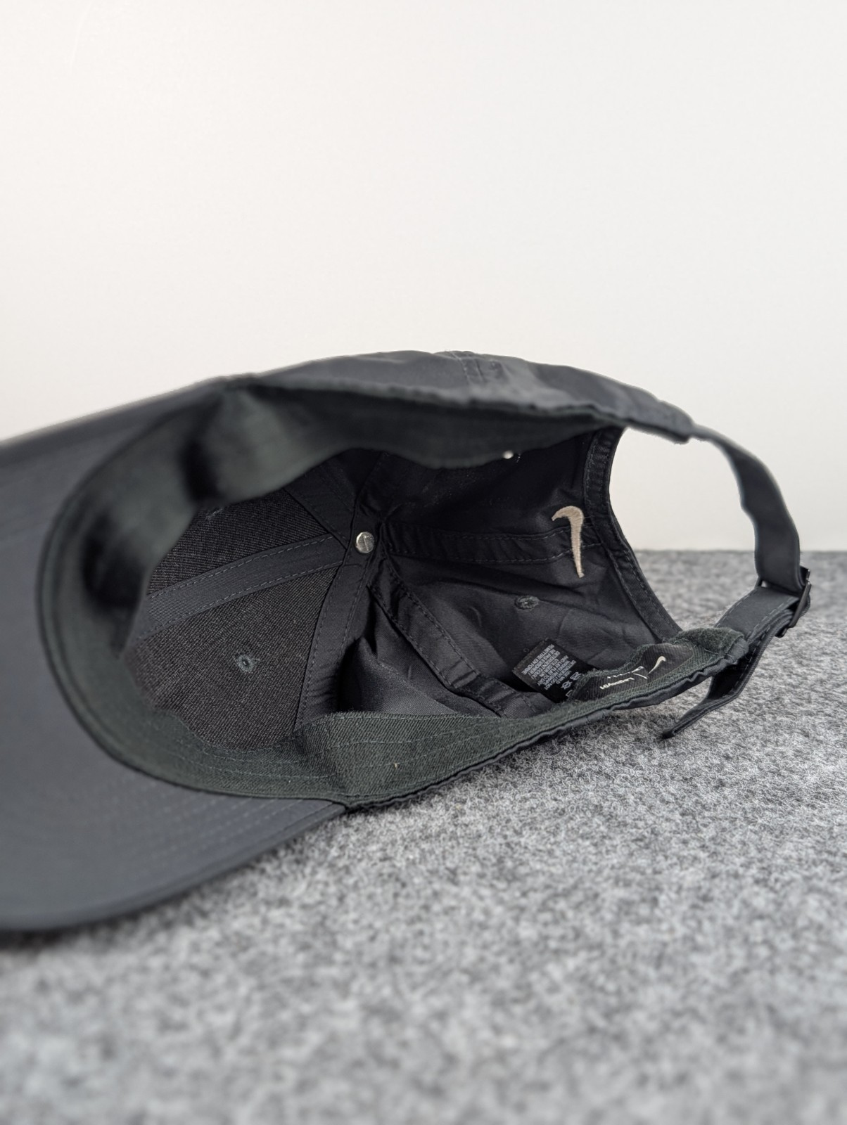 Nike Hat Cap Strap Back Black Swoosh Logo Legacy 91 Lightweight Dri FIT Mens
