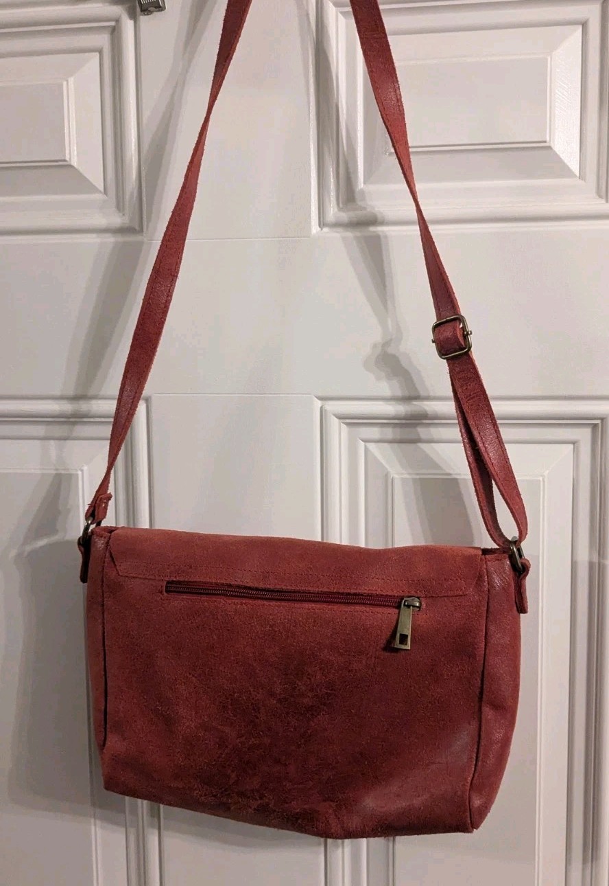 NWOT Vera Pelle Saddle Purse Red Leather Crossbody Snap Closure