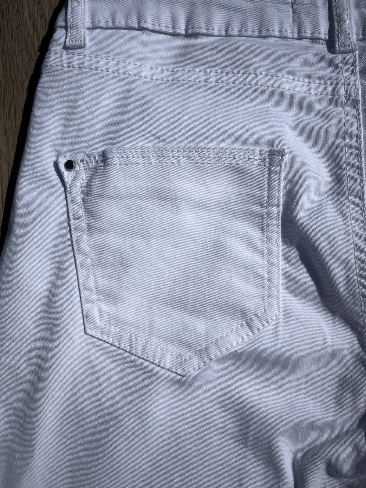 Dorothy Perkins White Denim Bermuda Shorts Size 10 Mid Rise 5-Pocket 30in