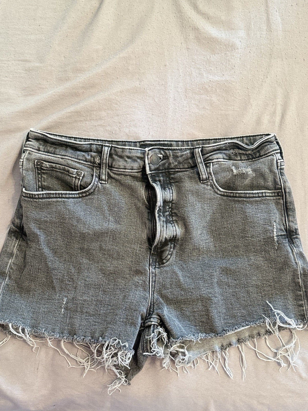 Free Assembly Women’s Gray Denim Cut-Off Shorts Frayed Hem Pockets Size 10