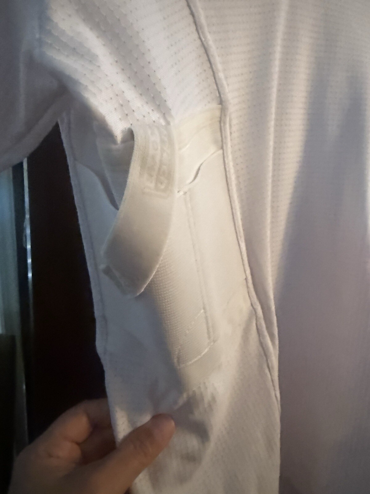UnderTech Undercover V Neck Concealment White T-Shirt Men’s Medium