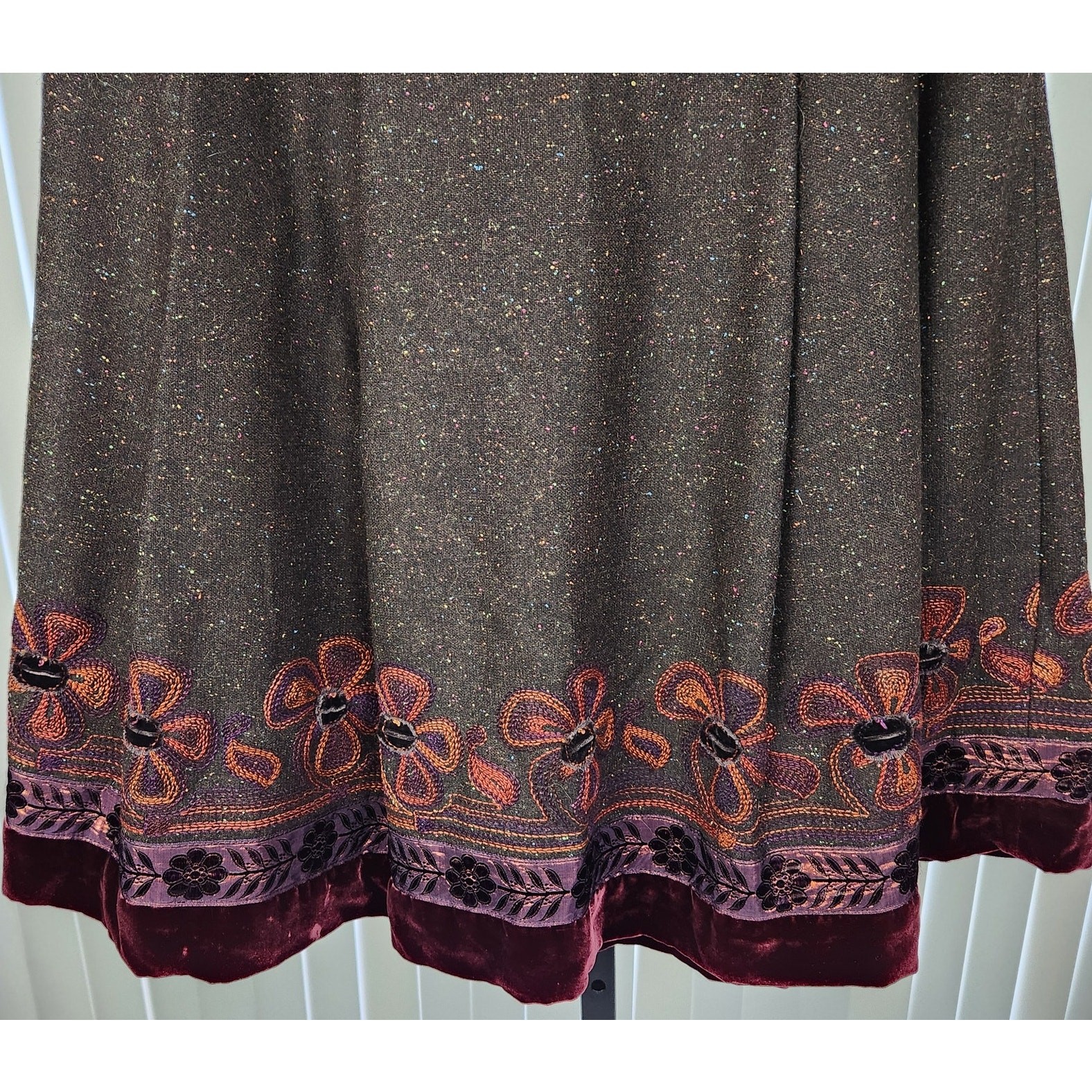 Cynthia Steffe Vintage Wool Blend Midi Pleated Skirt Embroidered Women’s Size 2