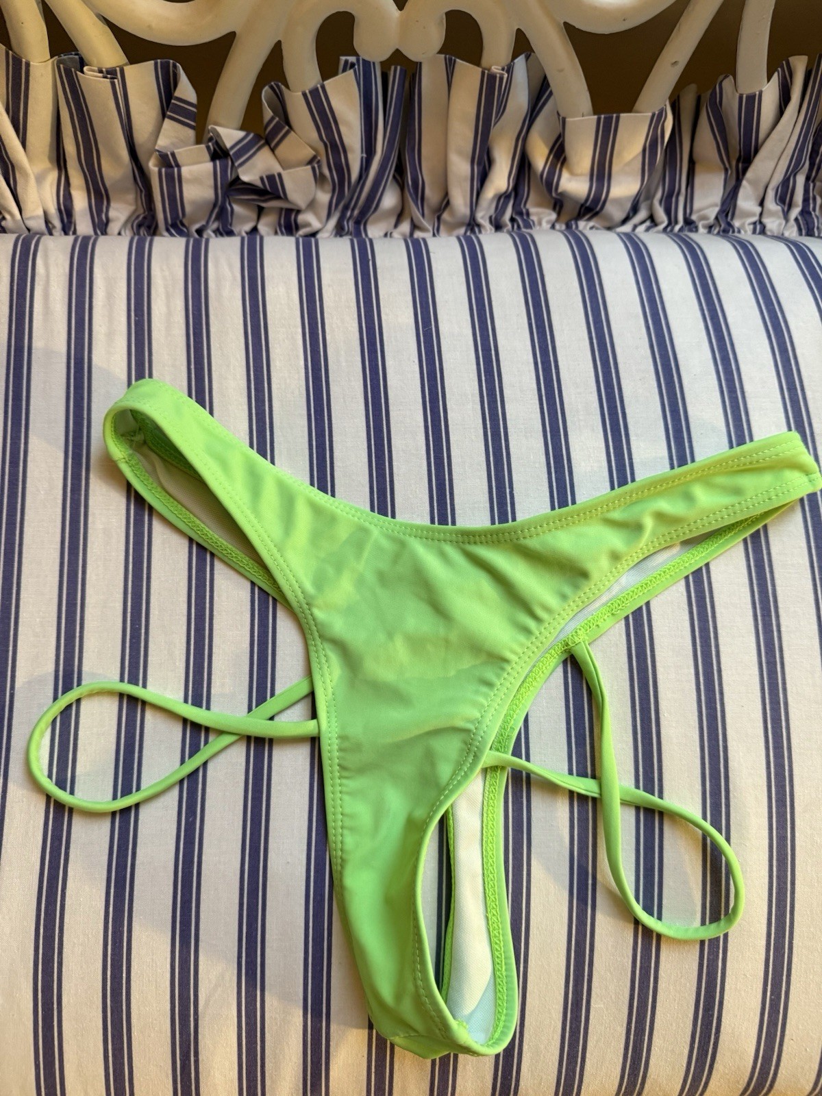 Neon Green Strappy Bikini Set size M 80% nylon 20% spandex pre-owned + Gift