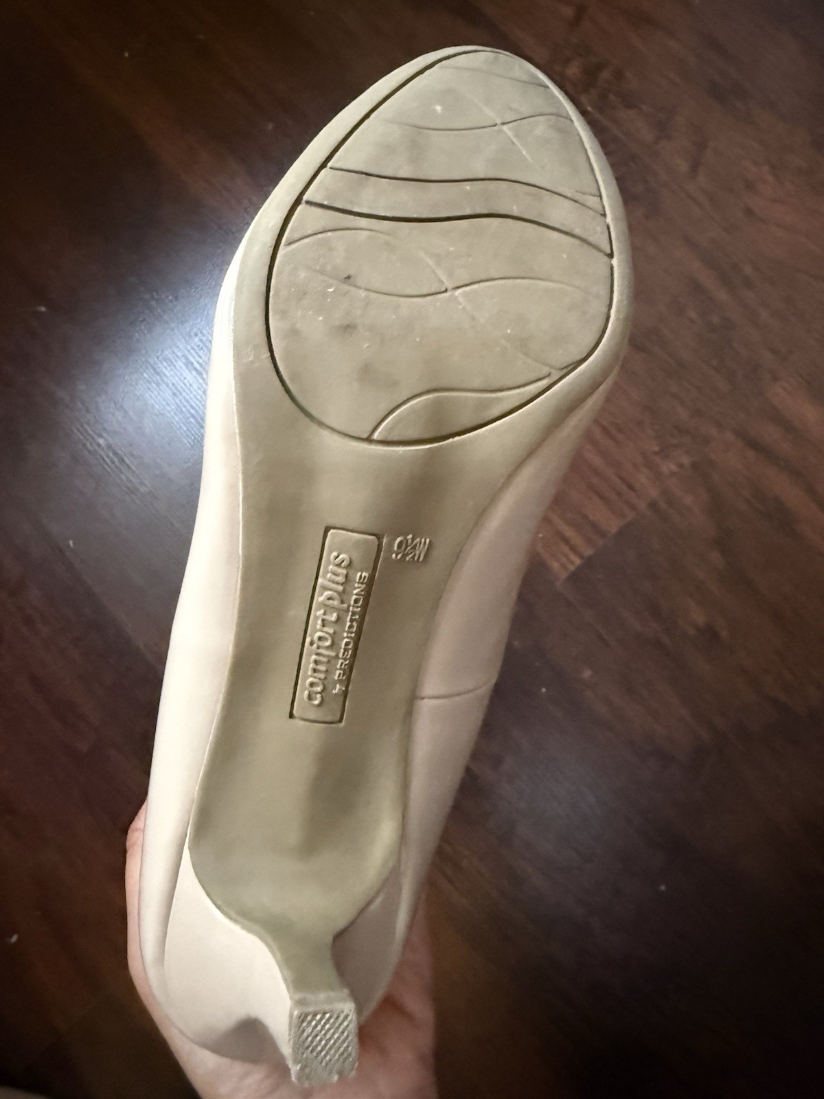 Comfort Plus by Predictions Women’s Beige Patent Leather Round Toe Pumps 9.5