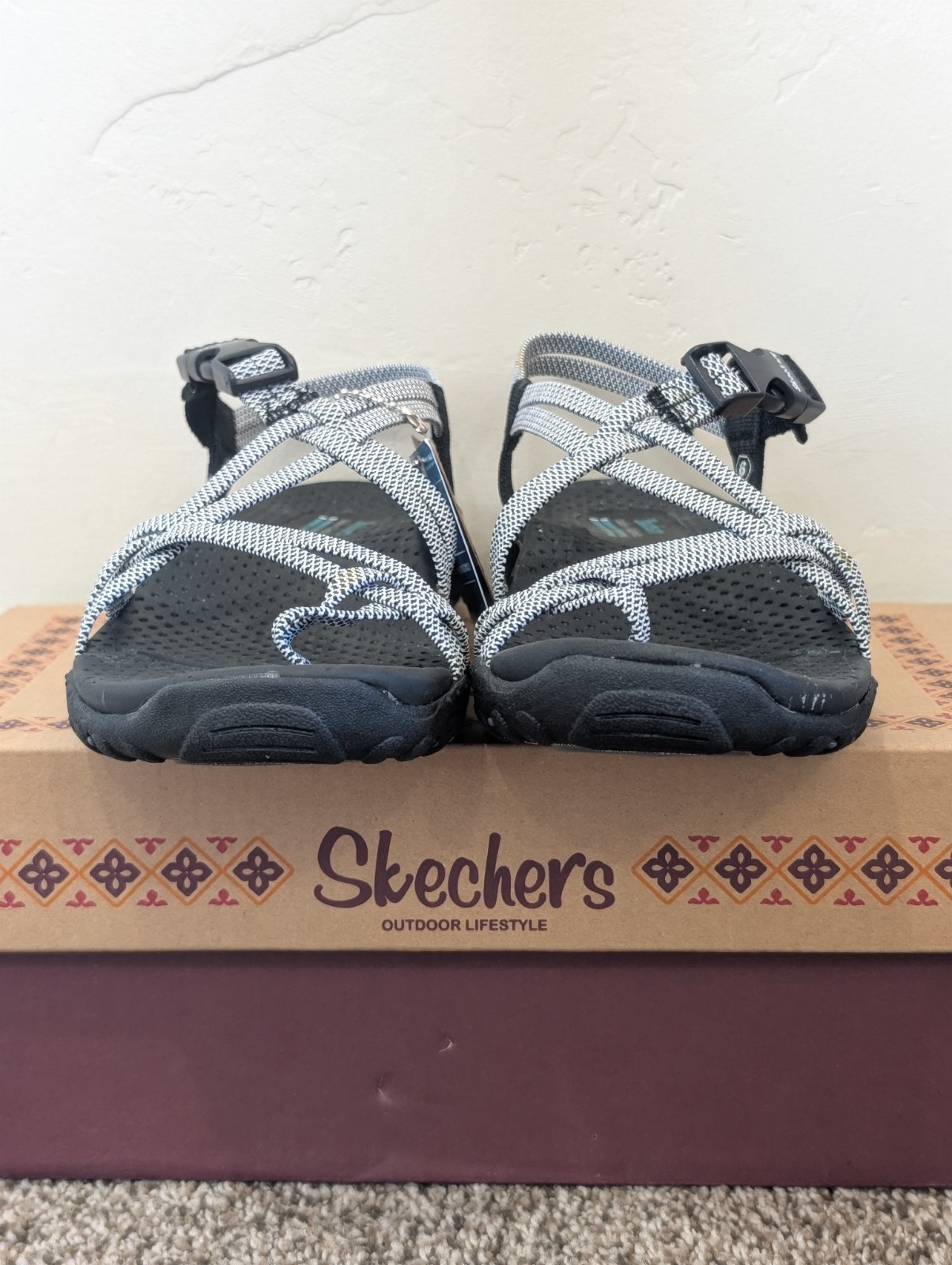 Size 6 Women’s Skechers Reggae Irie Mon Black/White Strappy Sandals 163013/BKW