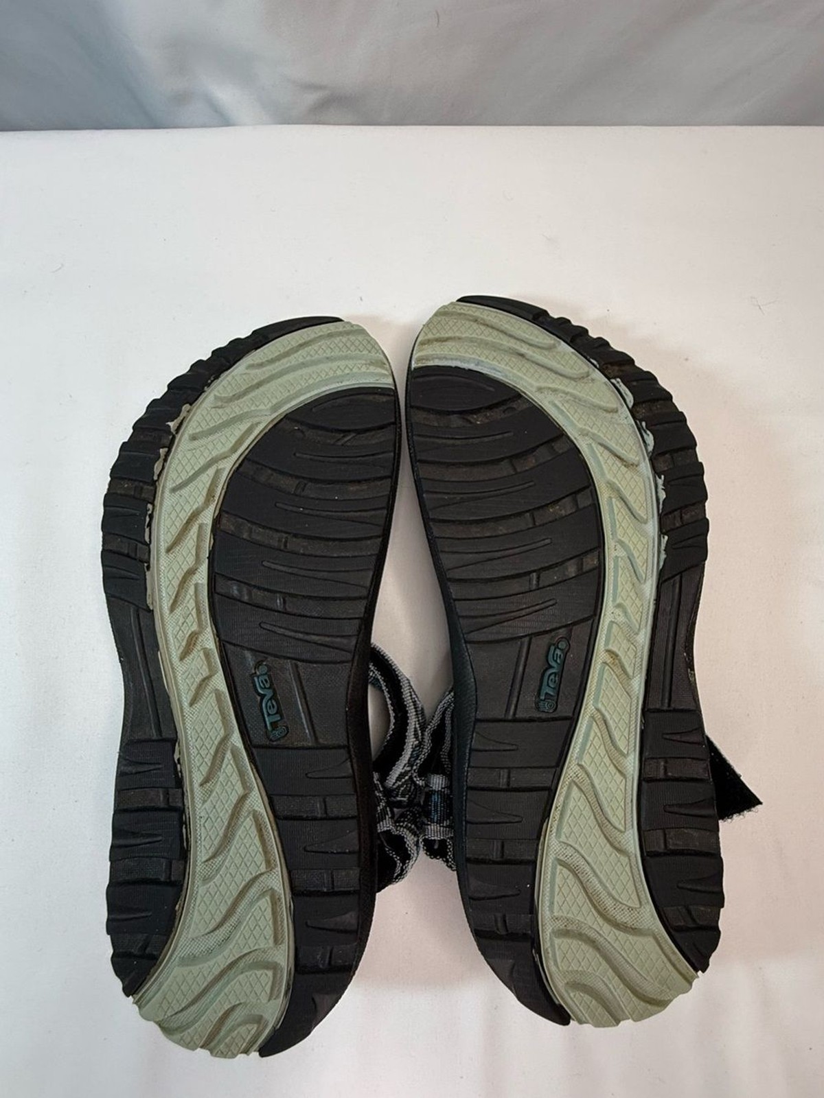 Teva Women’s Size 9W Black Adjustable Sandals w/ Teal Patterned Straps EUC