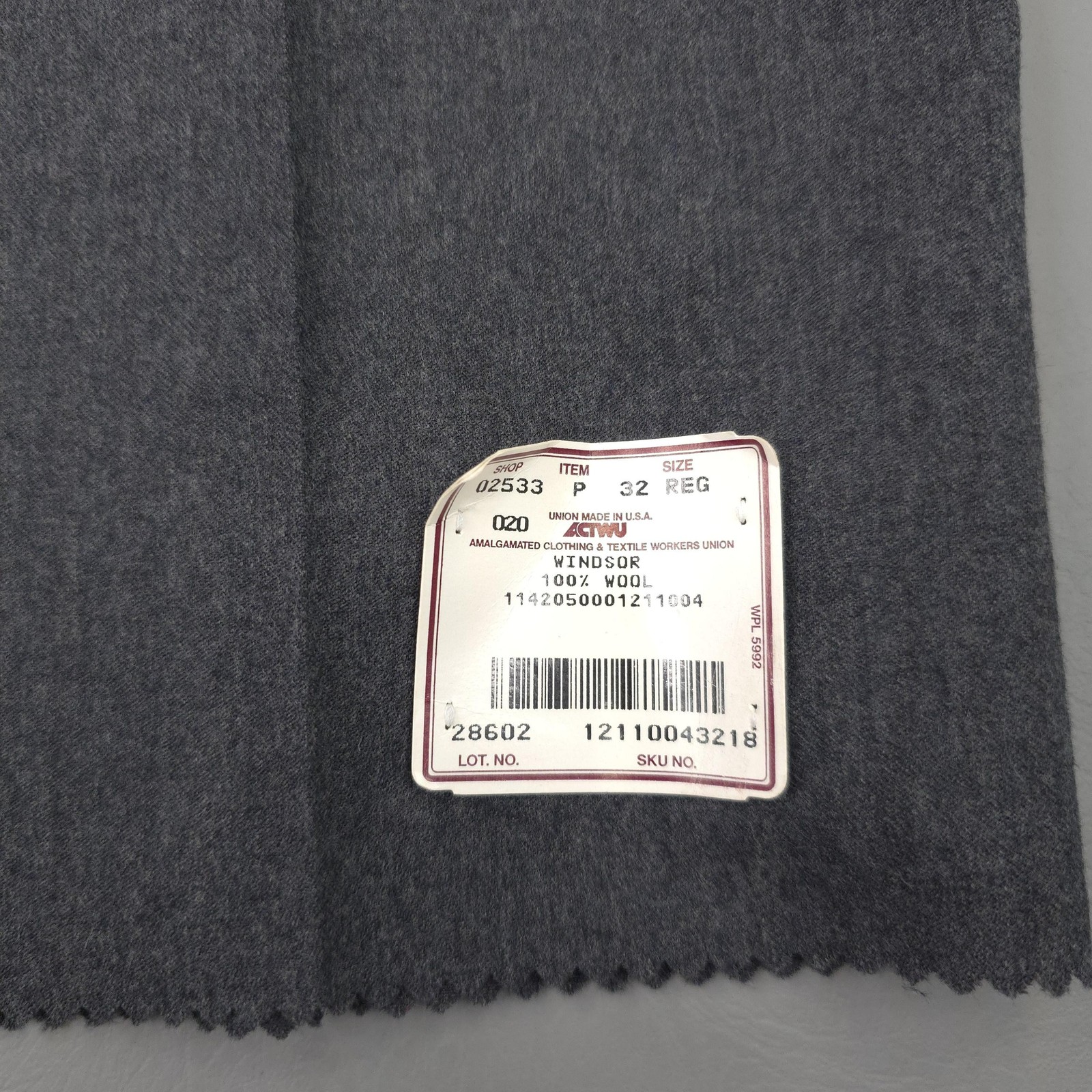 Vintage Jos A Bank Pants Mens 32×36 Gray Wool Pleated Unhemmed USA Executive