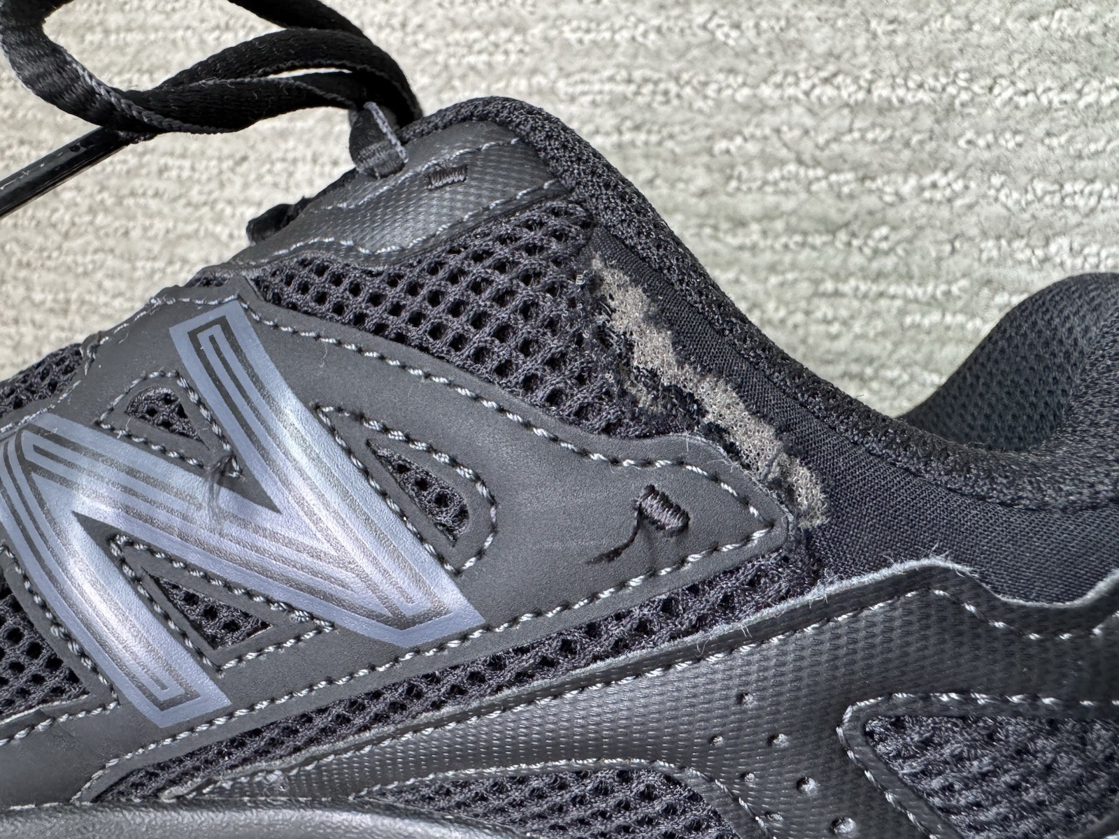 New Balance 610 Black Phantom