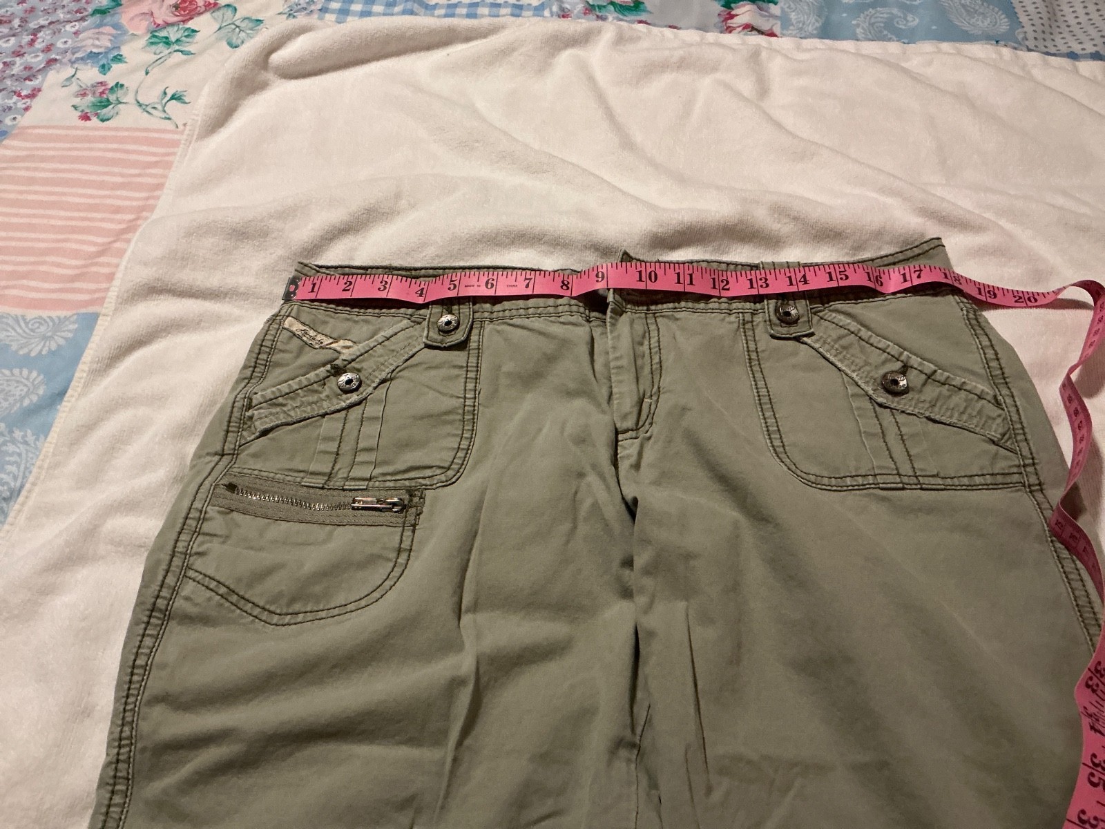 womens Jordache capris, button and siz closure