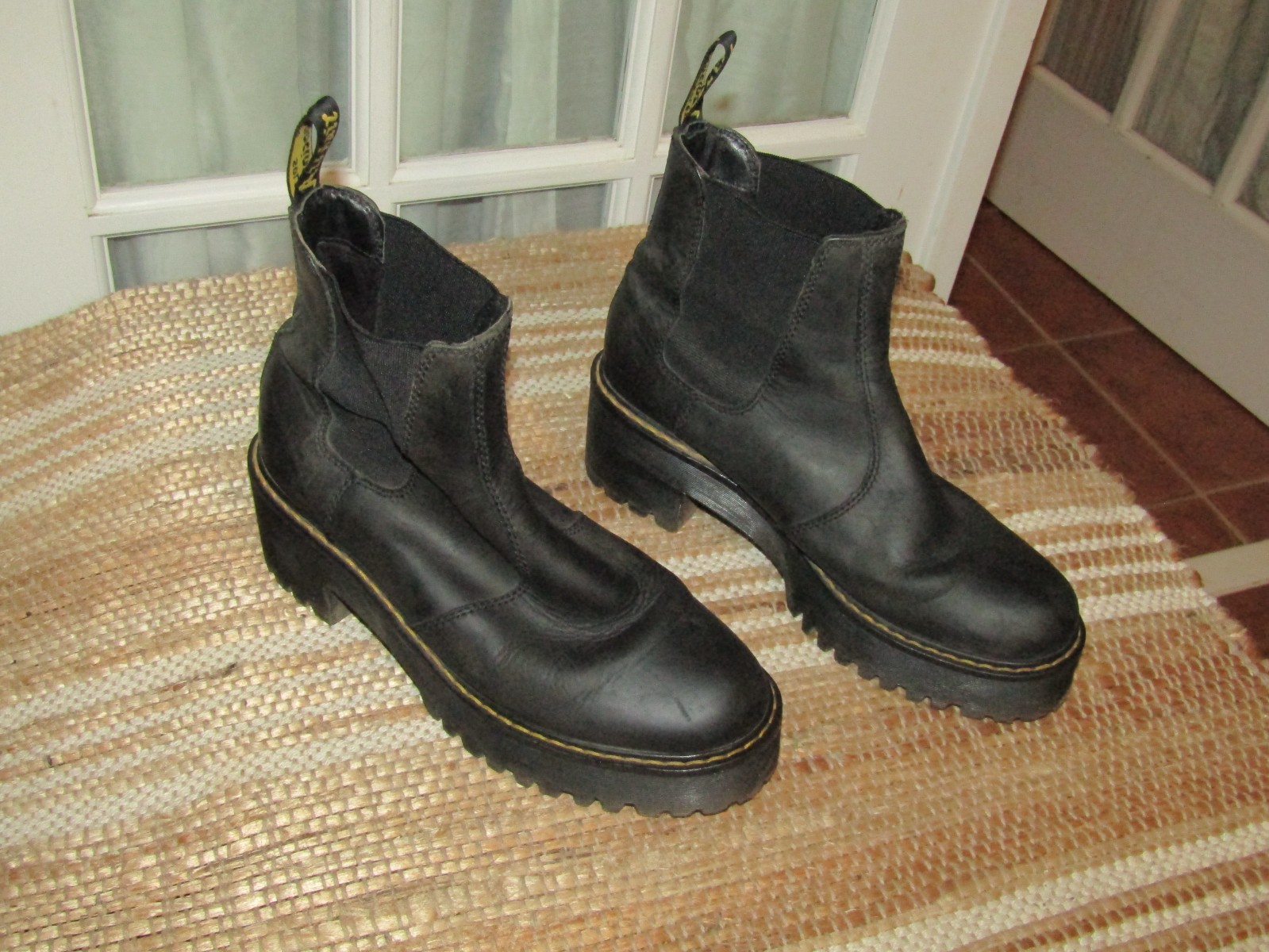 Dr.Martens Rometty Women Size 8 Black Leather Pull On Side Elastic Gore Boot