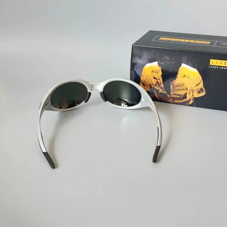 Vintage Oakley Eye Jacket Redux OO9438 Silver Frame Silver Mirror Sunglasses Y2K