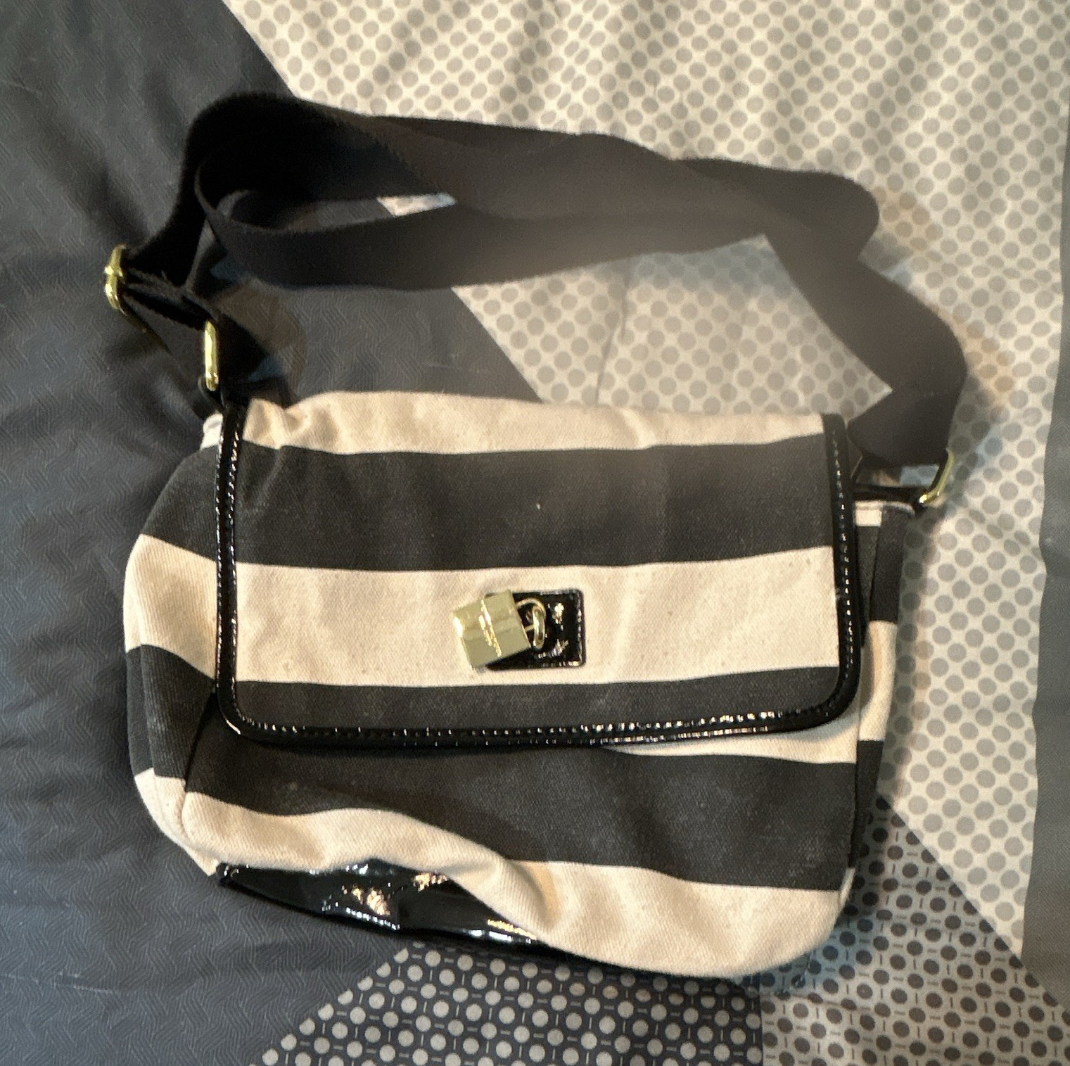 Women’s Black/Beige Striped Shoulder Bag Magnetic Closure Gold Blue Lining