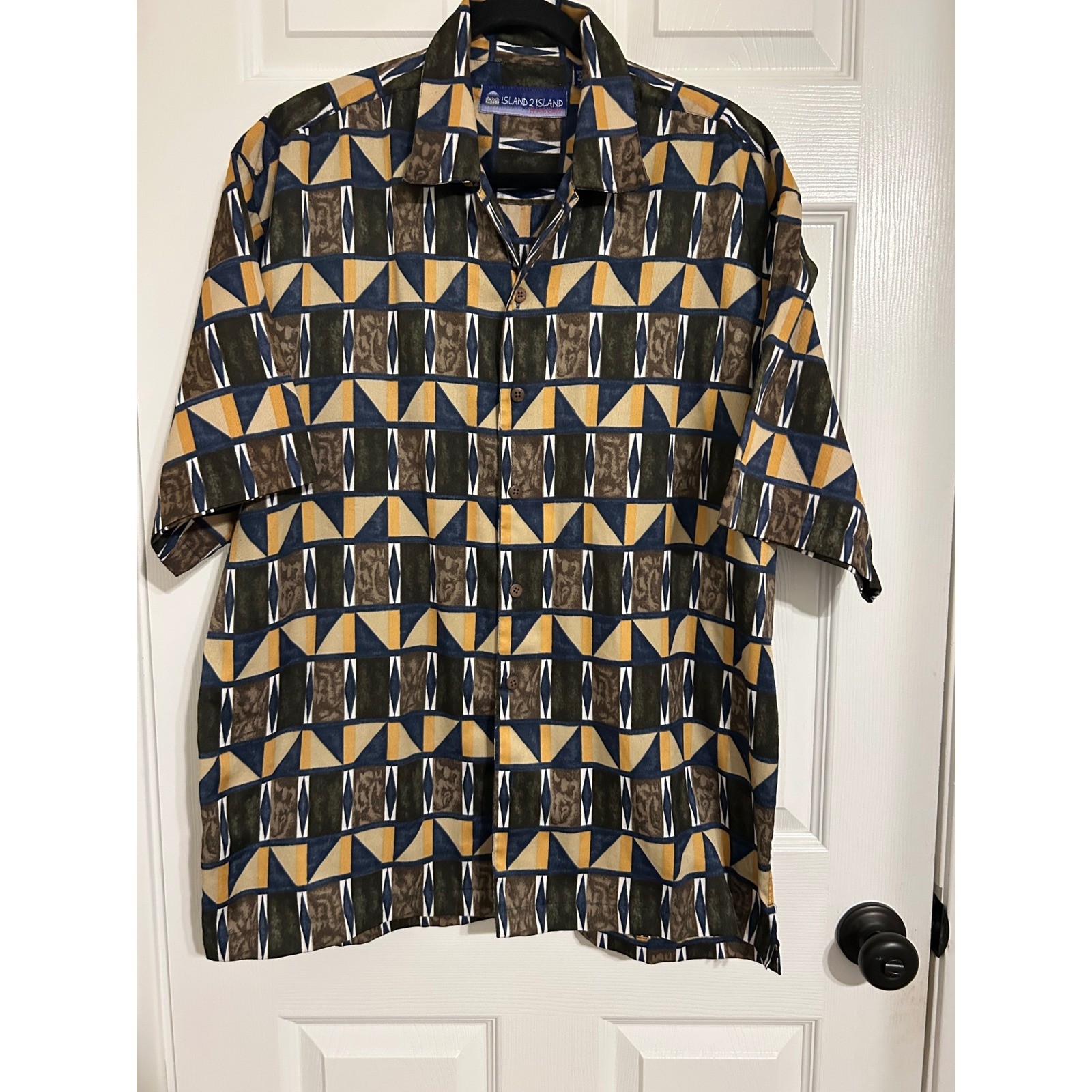 Island 2 Island Mens Large Geometric Abstract Print Short Sleeve Button Up Shirt
