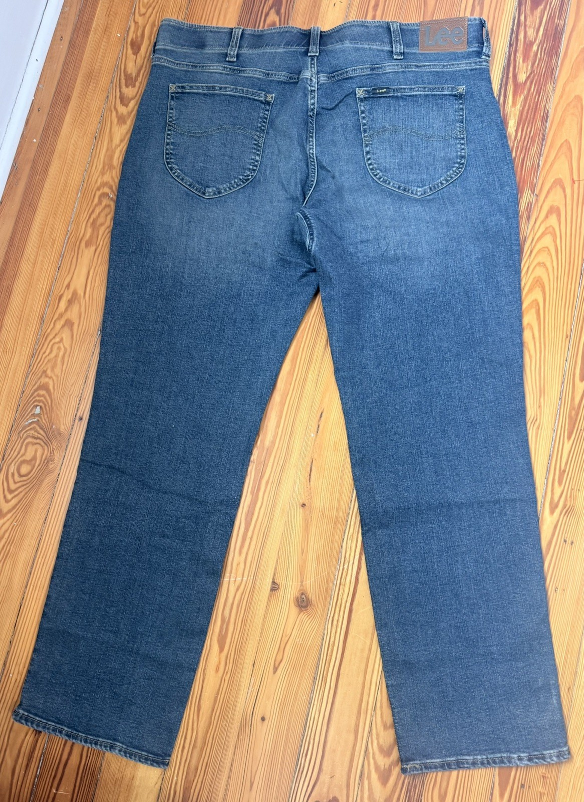 Lee Extreme Motion MVP Men’s JEANS • NWT •Straight Leg • 40/32 • medium wash