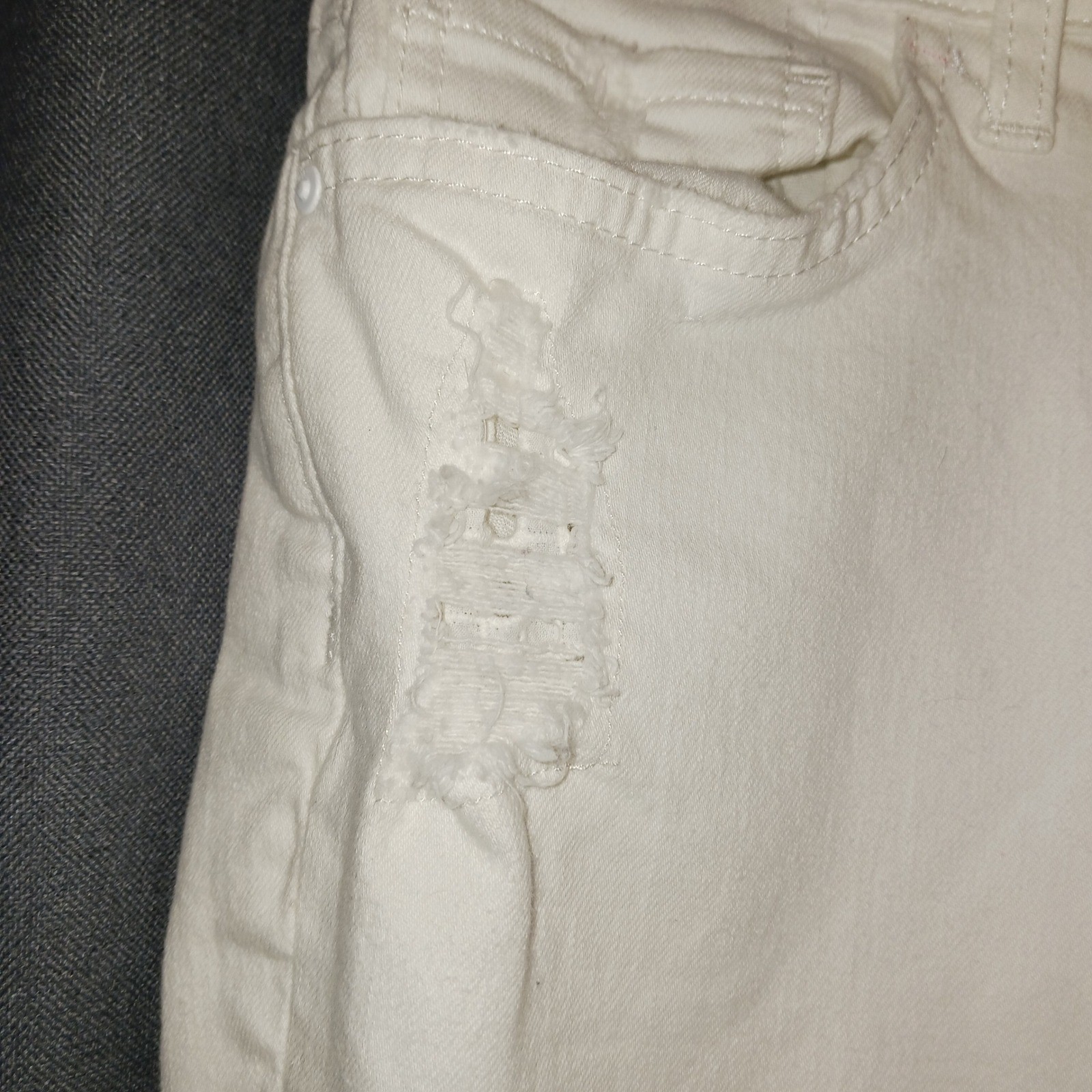 Tommy Hilfiger White Distressed Boyfriend Jeans, Ripped Denim, Women’s Size 2